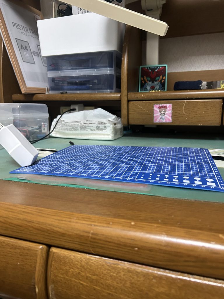 作品名：部屋を片付けてようやく…。製作用机と撮影スペース解放！<p>ガンプラの方で自作撮影スペースで撮ったバルバトス載せてます</p>
