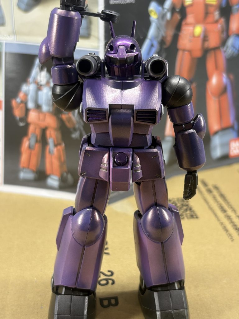 ホワイトピンク色にて塗装してみました。お土産シリーズの中から元はエコプラのガンキャノンです