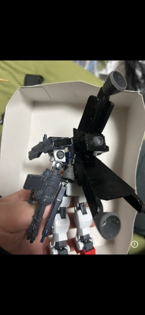 後ろのスラスターを改造。こんな感じで下にも追加。これがブラックテイルと呼ばれる所以にもなりそう。