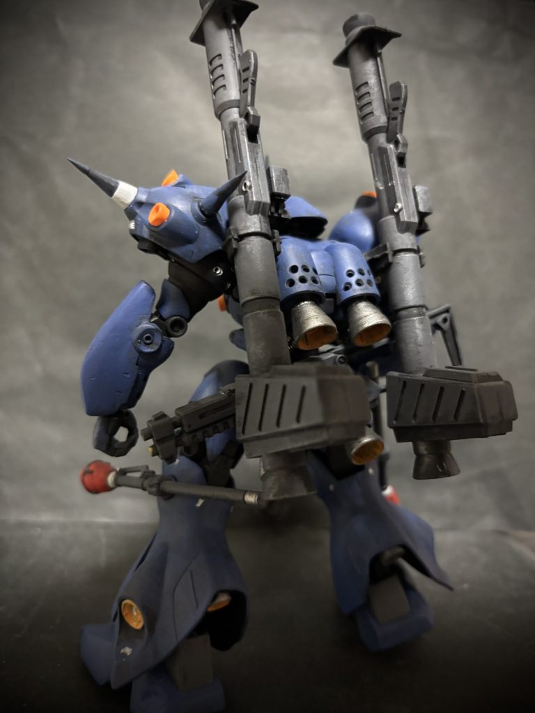 ちょっとトーンを落とし目のブルーで仕上げました