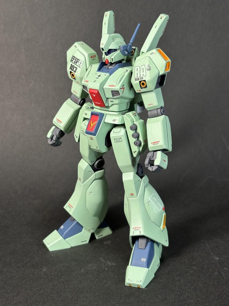 キットはアクシズショック版使用。価格が通常版より安かったから。