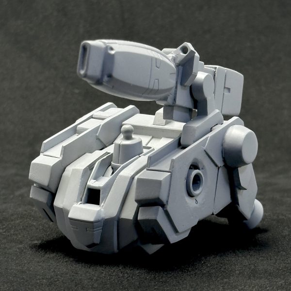 バックパックは背中の接続基部とスラスターをキットから流用した以外はプラ板でスクラッチ。中央のスラスターはキットのスラスターの複製です。ビームキャノンは前半分がトーリスリッターのハイパーナックルバスターを複製流用、後半分がプラ板でスクラッチ。本体との接続アームと右側の蓋パーツも用意しました。（3枚目）