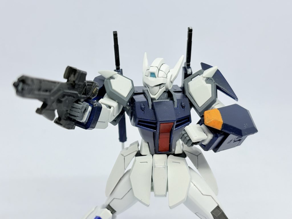 対有害MS制圧用回線破断特殊電磁銃。いわゆるテーザー銃のようなライフル。ビームによる破壊ではなく、MSに当たると特殊な高電圧による磁場的な物を発生させ機能停止させる。MS技術に使われる特殊基盤の特定混合レアメタル素材にのみ反応するようになっている。&nbsp;作り込みが甘いのはプラモ本体だけにしろよって意見は棄却しますね〜なんとなく都合の良い制圧銃！