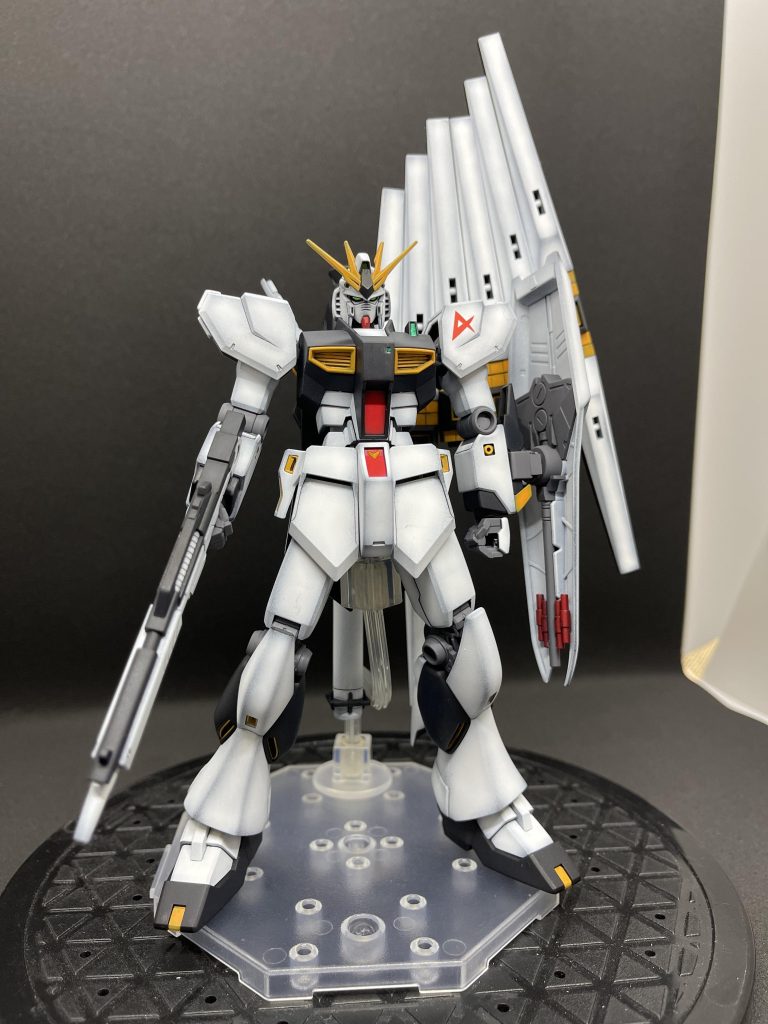 前回の百式と同様にグラデの塗装練習用に作成しました。こういうときのEGはやっぱりコスパ最強ですね！