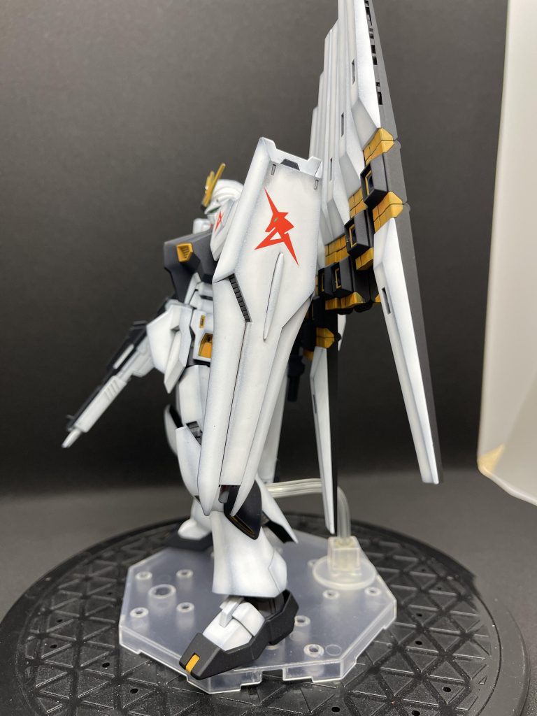 デカールは敢えて貼りませんでしたが、付属のシール2種類だけ水転写デカールに切り替えました。そのうち、これにやったことがないウェザリングも施してみたい…