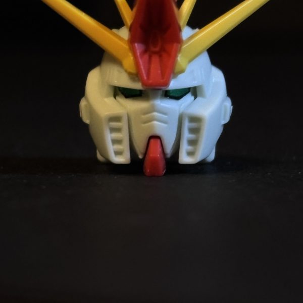 MGフルアーマーZZ verカトキにHGUC ZZを寄せて行こうの第8週（〜4/19）です。お顔出来ました😆。MGフルアーマーZZのweb取説風に写真撮りました。結構満足してます🥰2枚目は改造前。3、4、5枚目は改造完了後。6、7枚目は素のボディに乗せた写真です。お顔が浮いてる笑。次週から脚のボリュームアップに取り掛かります👍（2枚目）