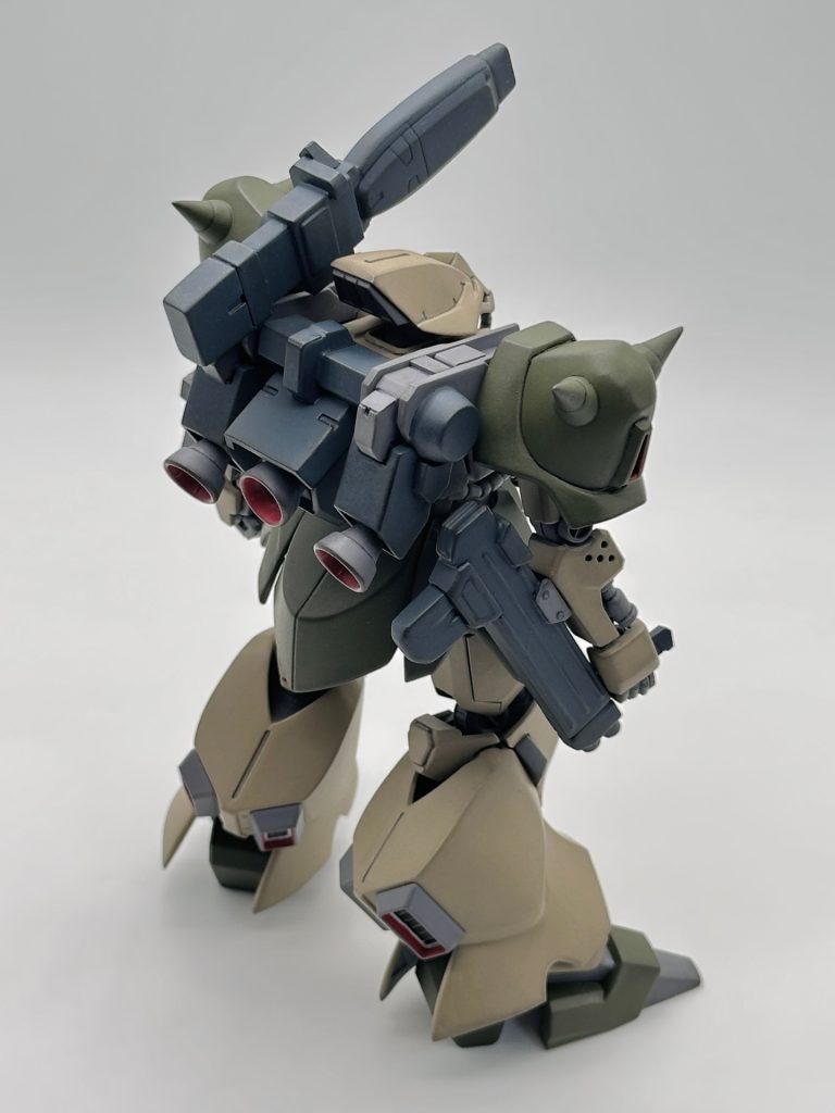 ショルダーアーマーは小型化、あまり変わっていないように見える脚部も実はいろいろ弄ってます。