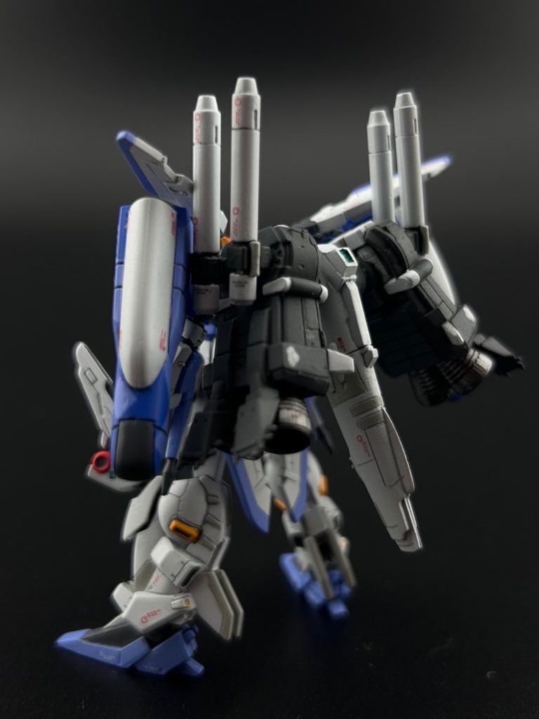 デカールはいつも雰囲気で貼ってましたが、今回は大河原さんのEx-sガンダム立体物の設定画を丸パクリしてみました。色々と納得できる場所に貼ってあるんだなーと非常に勉強になりました。