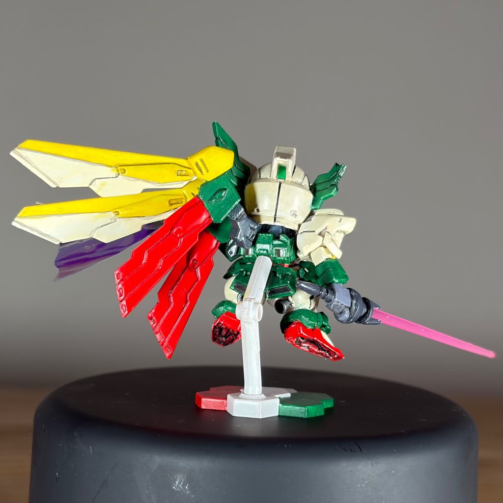 後ろゼロカスの羽根の基部だけ切り取って移植してます。