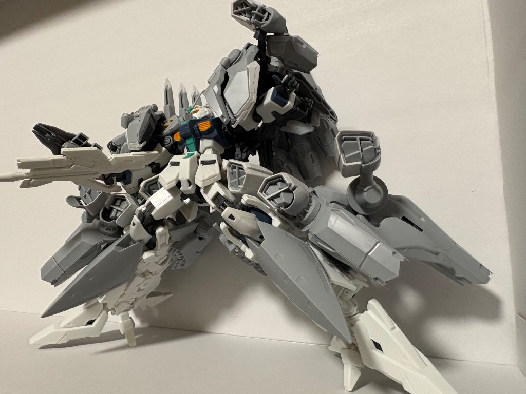 ほんとに可動域がムズすぎて新鮮なポージングができませんでした…