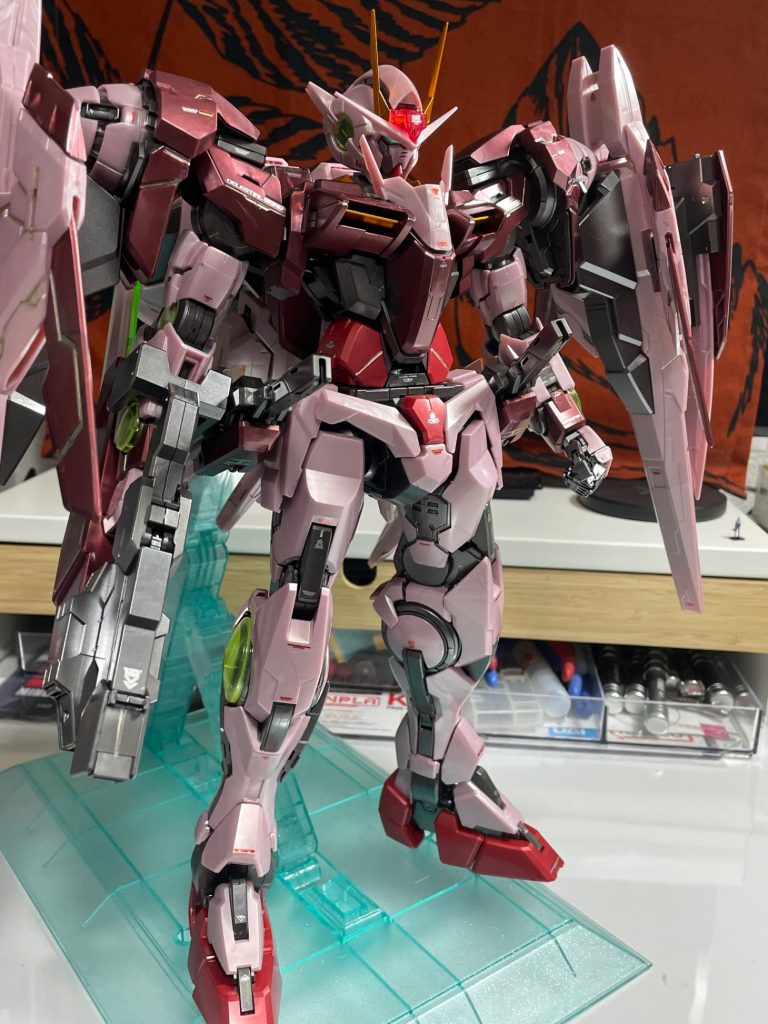 さすがに1/60スケール。撮影スペースに収まりません😅フレームはABSでしたので、ランナー塗装しました。赤系統は成形色です。うっすらとパールコートをしました。&nbsp;