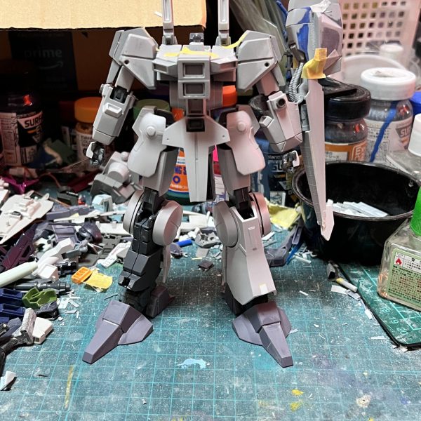 制作中のシルヴァバレトベースのマーク5の進捗状況です！マスキングの面倒な箇所は後回しにして、ざっと塗装を吹き終えました。ここからやらかしがなければ来週の土曜日には完成品を投稿出来そうです(gundam-kao5)（4枚目）