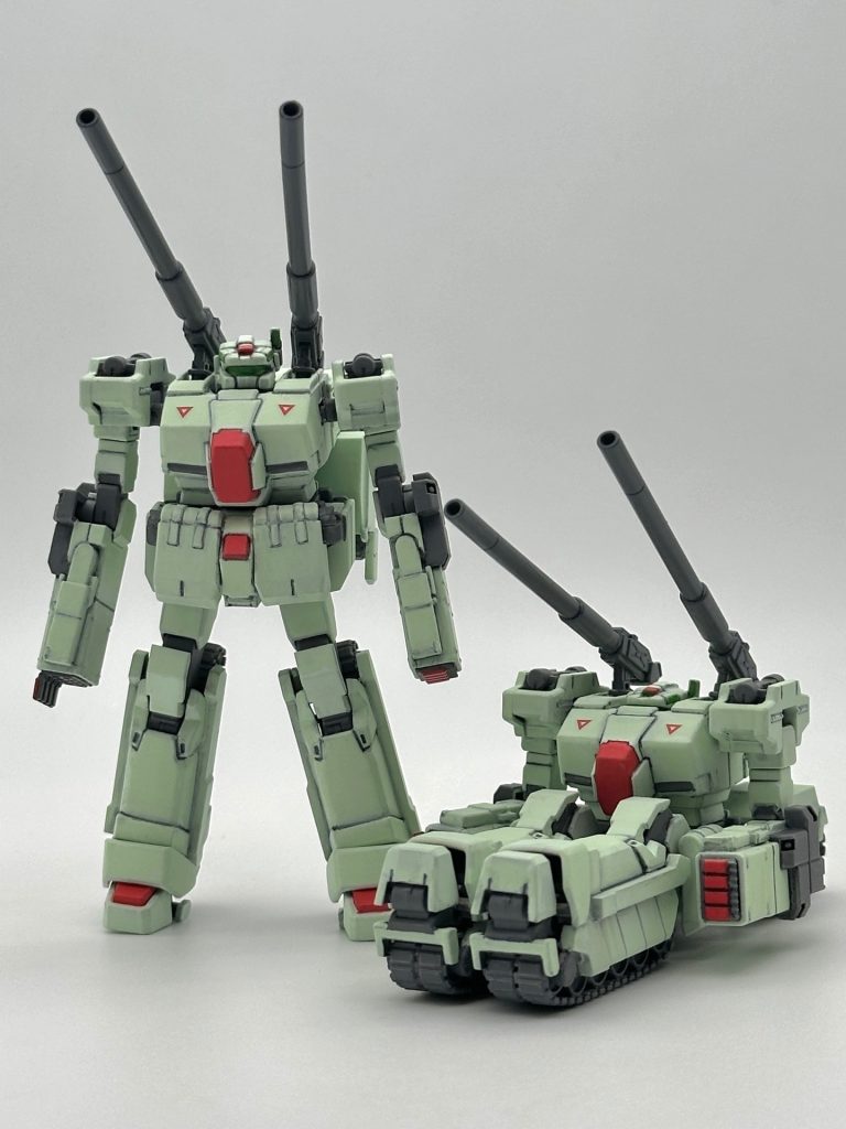 作戦に応じてタンクフォームに変形します。