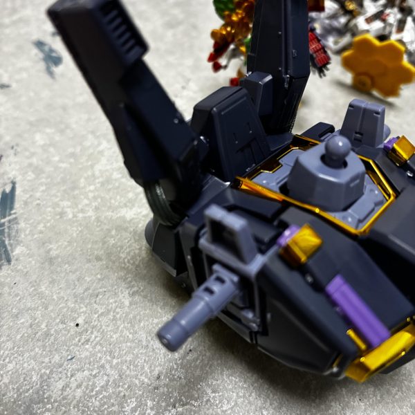 子供の日に向けて、息子が武者ガンダムを作成中！！私の実家では、５月５日から6月５日まで飾ります。北関東に住み、祝い方の違いがあり、びっくりです。私の兄が、子供の日のプレゼントとして、息子にあげてました。（2枚目）