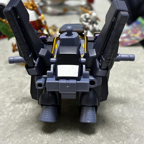 子供の日に向けて、息子が武者ガンダムを作成中！！私の実家では、５月５日から6月５日まで飾ります。北関東に住み、祝い方の違いがあり、びっくりです。私の兄が、子供の日のプレゼントとして、息子にあげてました。（3枚目）