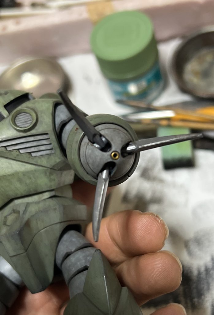 メガ粒子砲の部分にはアクセントとしてゴールドマーカーペンで塗装。