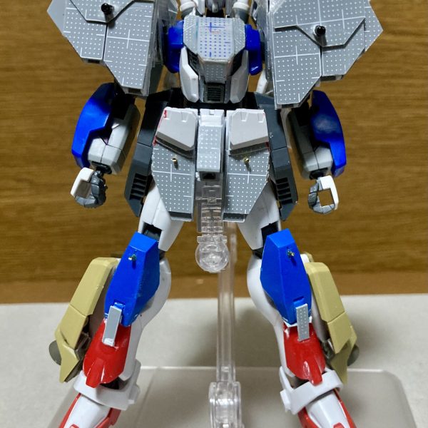 久しぶりにガンプラを弄っています。F91を芯にして、大好きなフォーミュラ世代の技術を色々組み合わせた機体を作りたいと思ってます。とりあえずやりたいギミックは積めたので、あとはなんとか見れる程度まで見た目を整えてきたいです。（2枚目）