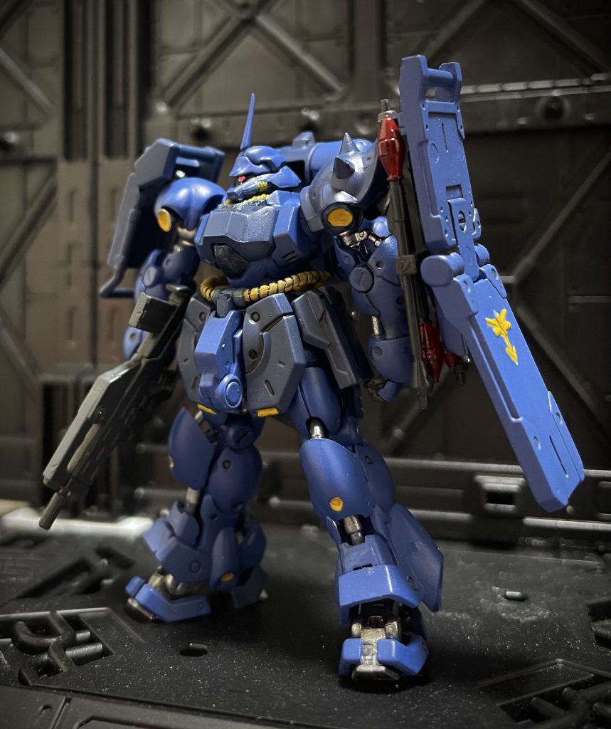 クレオスのラッカーエアブラシ塗装(細かい部分は筆塗り)です。チラ見えする金属色はガイアノーツのスターブライトアイアンが良い仕事をしてくれました。