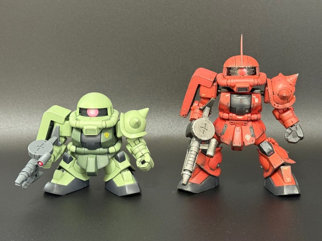 かつて作ったSDCDシャアザクと。CSフレームと比べるとだいぶ短縮したのがわかります。