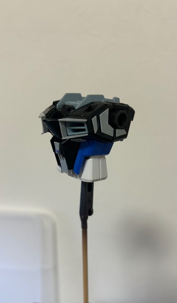 上半身ボリュームが足りないような感じがしたので全体的にプラ版を使ってボリュームをだしました