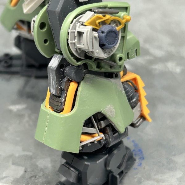 何故か誰も作っていないフルハッチオープン状態のクシャトリア製作中です。股フレームはジャンクパーツでそれらしく自作しています。顔も好みな感じに…。（4枚目）