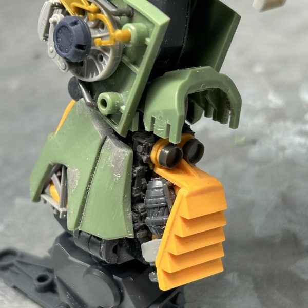 何故か誰も作っていないフルハッチオープン状態のクシャトリア製作中です。股フレームはジャンクパーツでそれらしく自作しています。顔も好みな感じに…。（5枚目）