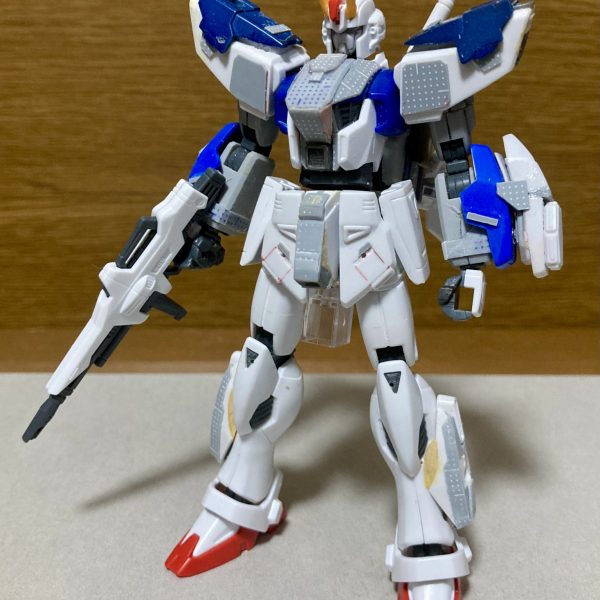HGUCガンダムF91を改造中。ビームシールドをハードポイントに付けられるようにして、これでやりたいギミックは盛り込めたので、後は出来る限りディテールを加えつつ、パテで隙間を整えてサフに移行していこうと思います。（5枚目）