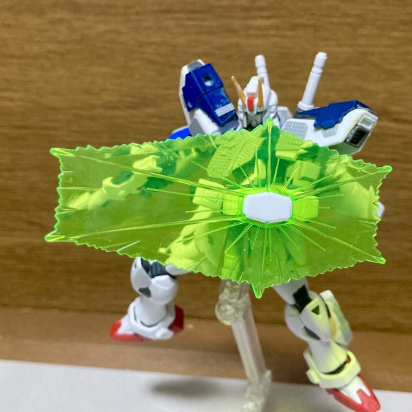 HGUCガンダムF91を改造中。ビームシールドをハードポイントに付けられるようにして、これでやりたいギミックは盛り込めたので、後は出来る限りディテールを加えつつ、パテで隙間を整えてサフに移行していこうと思います。（6枚目）