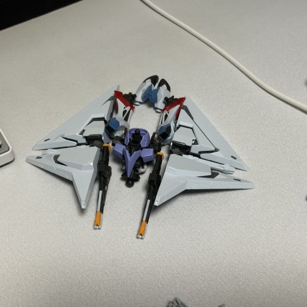 タイトルの通りです。MSの出る戦場に居ても見劣りしないような、かつできるだけシンプルな機体をイメージしています。（2枚目）