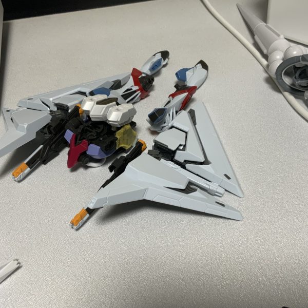 タイトルの通りです。MSの出る戦場に居ても見劣りしないような、かつできるだけシンプルな機体をイメージしています。（4枚目）