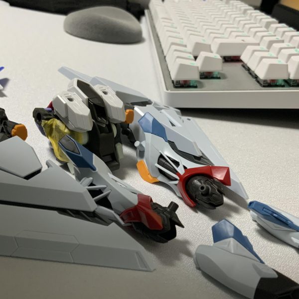 タイトルの通りです。MSの出る戦場に居ても見劣りしないような、かつできるだけシンプルな機体をイメージしています。（5枚目）