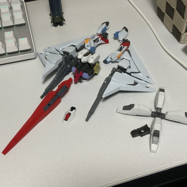 タイトルの通りです。MSの出る戦場に居ても見劣りしないような、かつできるだけシンプルな機体をイメージしています。（6枚目）