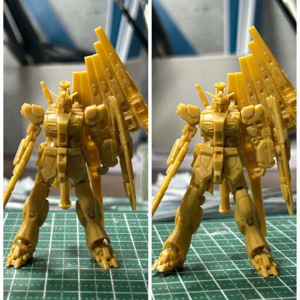 よく出来てますね〜でもバランス悪かったから、さっそく脚長くした。笑バランス良くなったでしょ？✋😆数年前に作ったνガンダムと並べたけど全然大きさ違う。今見るとうーんって感じの出来だけど、まぁ当時にしてはよく頑張ったなぁと思います😂（2枚目）