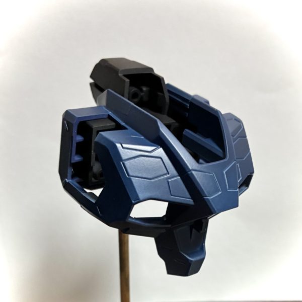 今回、サフ吹きで大きなダマを噴射塗装させないように取り組みました。あと、このペーネロペー青色をボトル瓶で配合するのに、5時間くらい沼りました😅艶消し添加剤も配合したわりに、エアブラシ塗装も初心者のわりに成功した方だと思います。筆塗りと違い、吹く前の「こ、このプレッシャー」は、「やってみせろよ、マフティー」感で、乗り切ってます(笑)（2枚目）