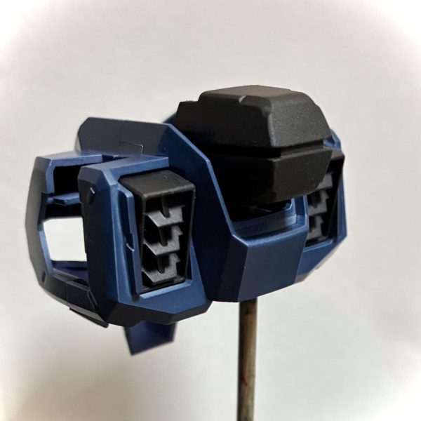 今回、サフ吹きで大きなダマを噴射塗装させないように取り組みました。あと、このペーネロペー青色をボトル瓶で配合するのに、5時間くらい沼りました😅艶消し添加剤も配合したわりに、エアブラシ塗装も初心者のわりに成功した方だと思います。筆塗りと違い、吹く前の「こ、このプレッシャー」は、「やってみせろよ、マフティー」感で、乗り切ってます(笑)（3枚目）