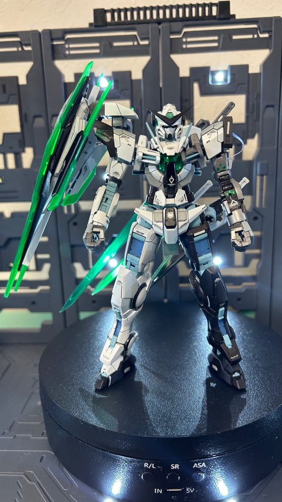 ショルダーパーツはRGクアンタのそのまま使ってあります。