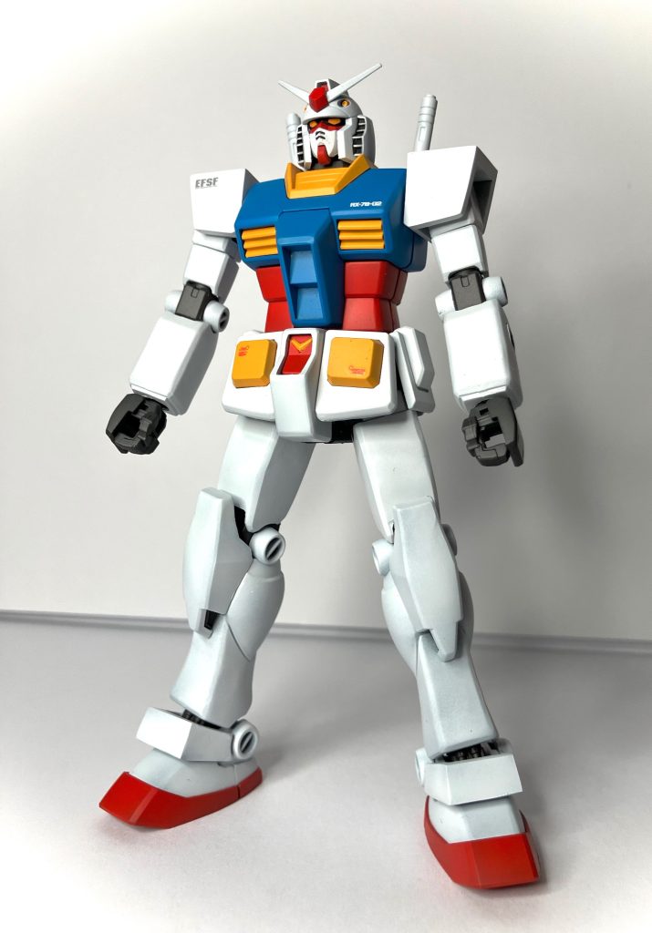 本体のガンダムは昔ながらのガンダムを意識しつつも現代っぽいスタイルを目指し作成しました。