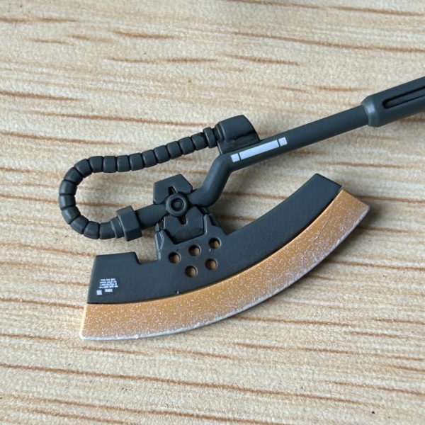 いつもなら本体制作で力を使い果たし、武器がおざなりになりがちだったので、今回は武器から作り始めてみました。（2枚目）