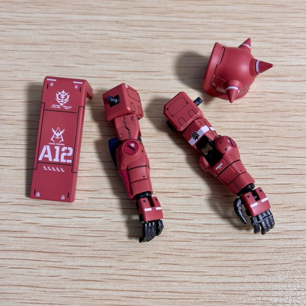 RG シャア専用 ザクⅡ　腕