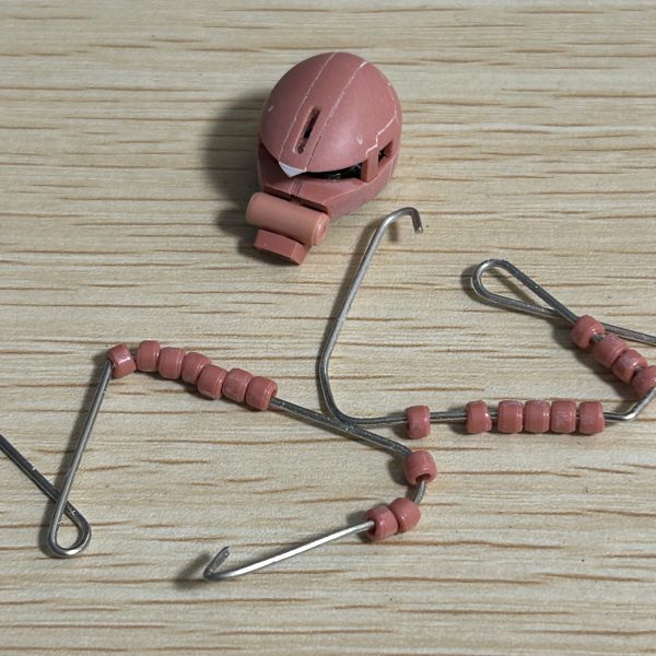 追加スジ彫りと、ひさし部分を改修して凛々しい顔にしてみました。（3枚目）