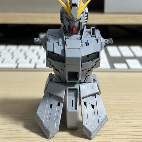 平坦な面が結構あったので、ディテールを色々と追加してみました。（5枚目）