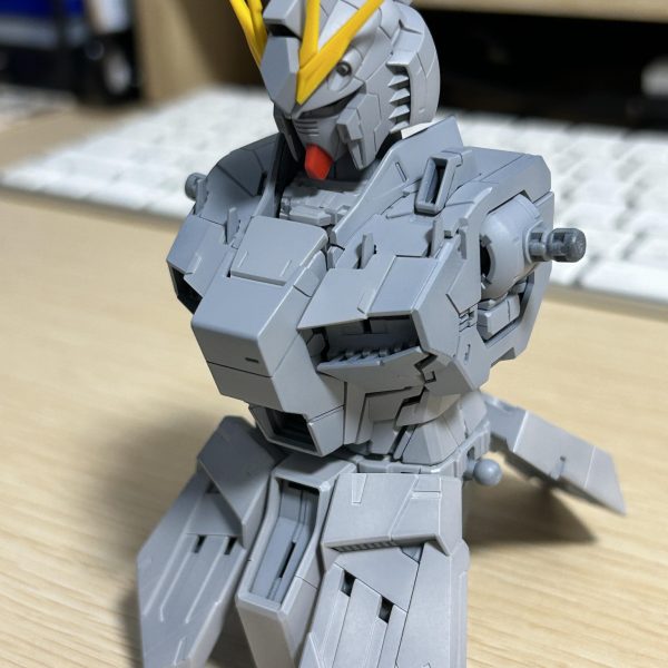 平坦な面が結構あったので、ディテールを色々と追加してみました。（6枚目）