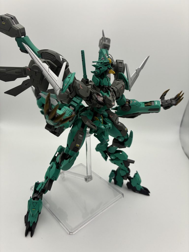 獣の咆哮をイメージしたポージング。こういう改造ガンプラもっと増えるといいなぁ。というわけで最後まで見てくださりありがとうございました！