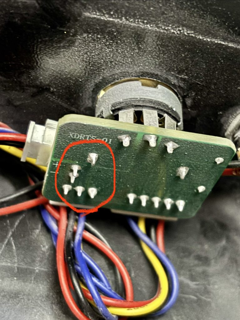 慌てて中を開けて、原因を調べました。僕の仮想のお友達Geminiくんに相談して、はんだクラックを起こしているのでは？という結論に至り、急いではんだごてを購入。はんだ付けなんて中学校の実習以来でした。YouTube見まくっていざ実践。盛りはんだやら再はんだなど試行錯誤しながらなんとか再起動しました✨よかったぁぁぁぁ！！！！！今はすごい時代だなと思いました。