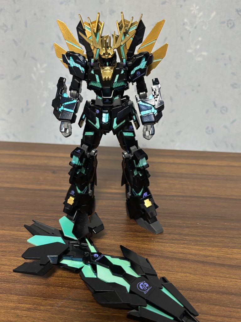 バンシィの方はプリズムブルーブラックとプリズムパステルミントグリーンブルーが使いたかったので^ ^