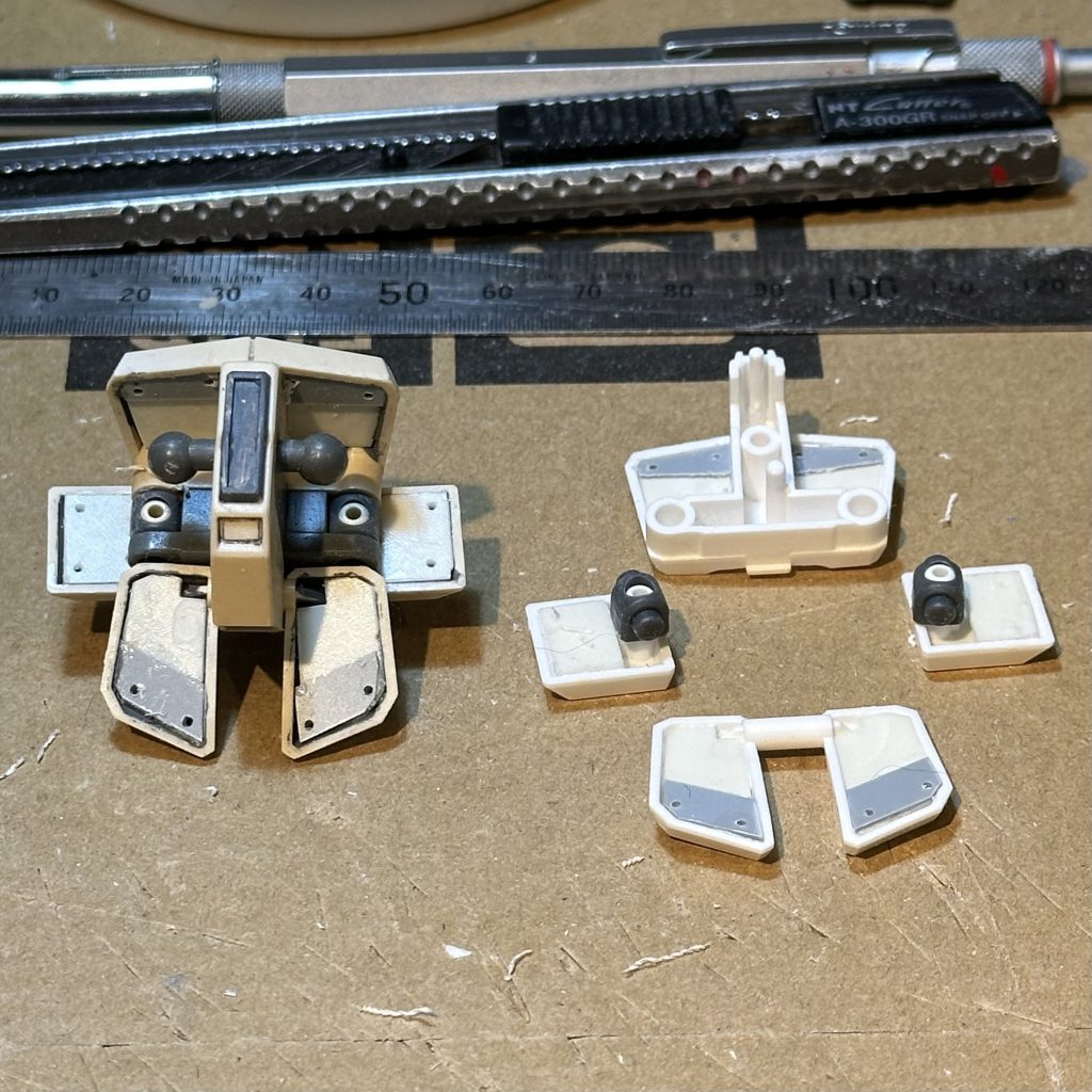 スカート裏は塞いでありますが、足をつけると殆ど見えなくなります。腰パーツはすでに接着済みでうまく採寸できなかったので、パチ組未接着のジムコマ宇宙を参考に作成しました。ついでにジムコマ宇宙も加工。