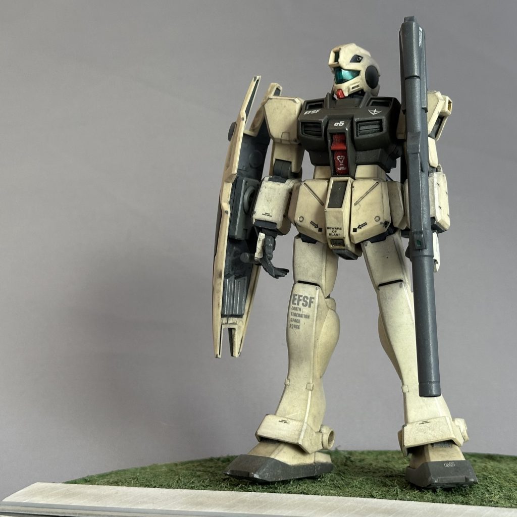 こちらが、改修後のお姿。接着済みのところも多く全塗装には少し手間が掛かりそうだったので、変色した合わせ目部分を中心に部分塗装でグラデーションを付けながら誤魔化しました。