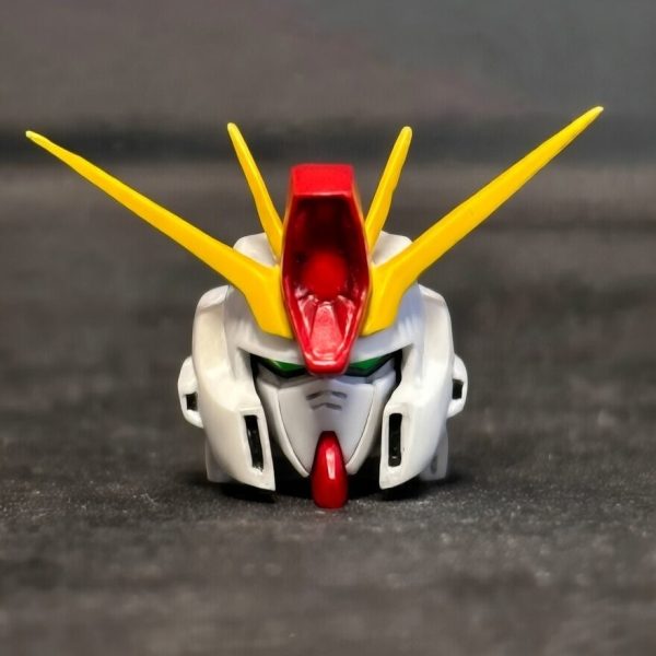 フルアーマーZZ verカトキにHGUC ZZを寄せて行こうの第6週です。果てしない表面処理‥。そろそろ次に進みたくなったので塗装直前の写真（正面、側面、背面）です。4枚目は頭身チェック。胴体も果てしない改修作業になりそうですなー。カトキverは頭が埋まって見えるんだけど先人たちは首延長を選択。取説の3面図と睨めっこになりそうです。5枚目はGrokによる着色完成予想。同じように塗るぞーって意気込んでたらエアブラシのコンプレッサーが壊れました🤣ピストンリングが崩れてたので新調します☺️追記。今の ZZ,バンシィみたいになってます笑（6枚目）