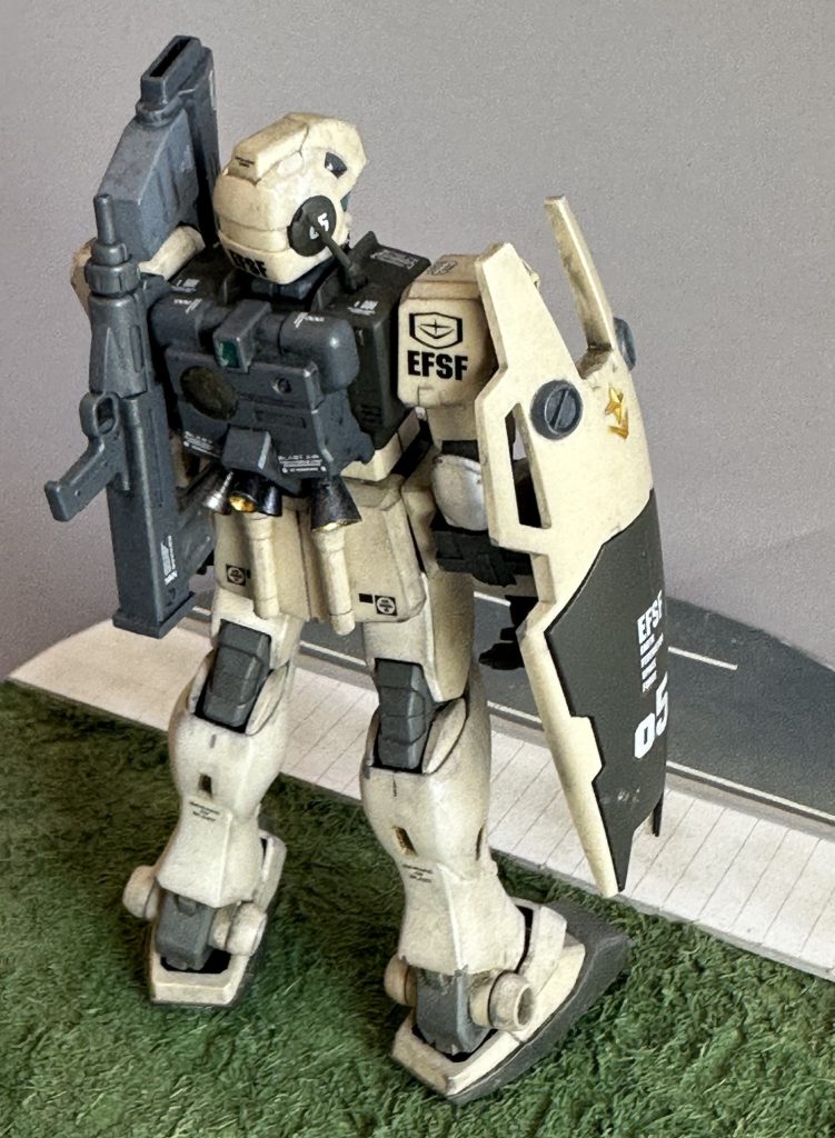 バックパックのバーニアはディテールアップパーツに置き換えています。全体にウェザリングマスターでエッジを強調するように刷り込んでおきました。