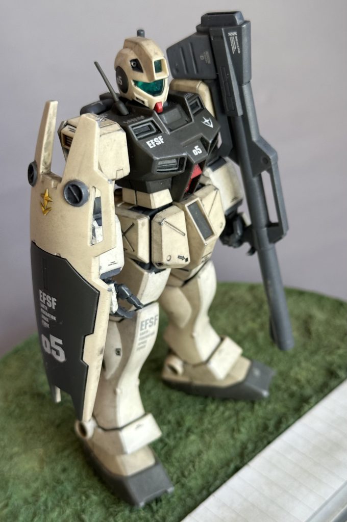 フロントスカートやスネの小バーニアは開孔していますが、ほとんどわかんないです